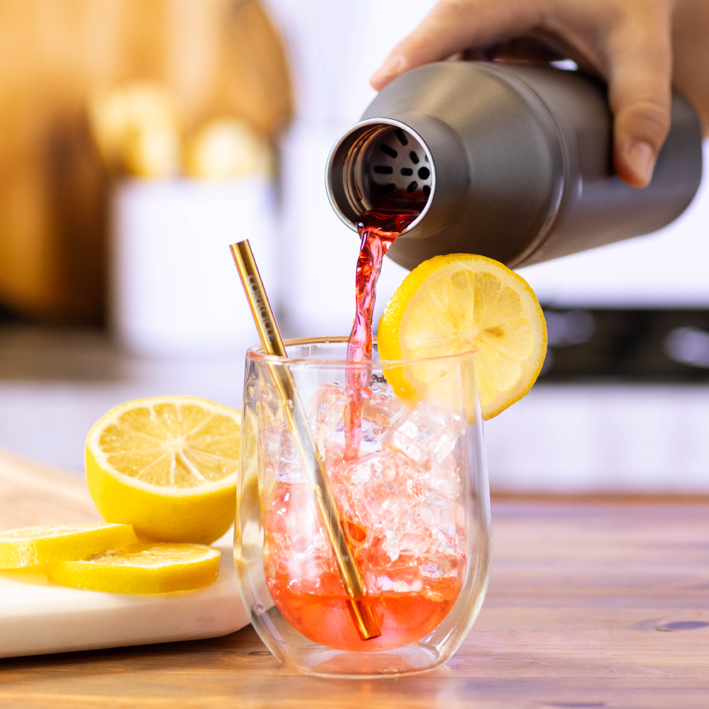 cocktail-shaker-lid-f8 Cocktail_Shaker_lifestyle_1_0f873eef-26b9-477a-b301-4dde25c00201.png