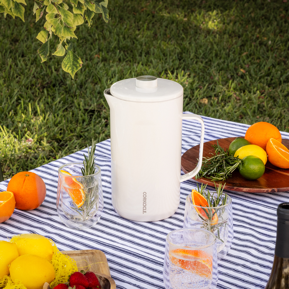 pitcher-e6 OatmilkPitcher_Lifestyle.png
